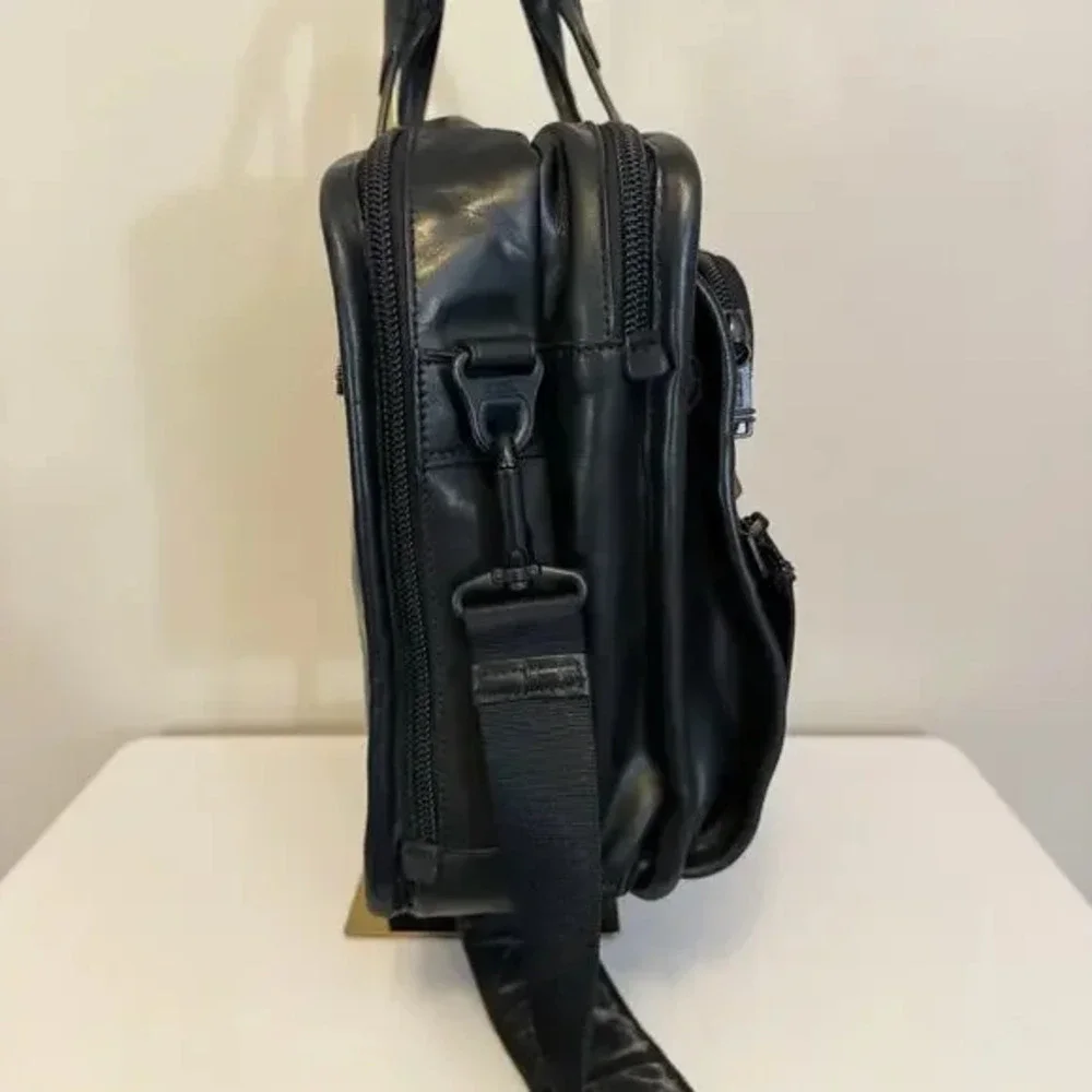 Tumi Alpha Slim Deluxe Briefcase Bag Black Leather Portfolio Messenger Business - Picture 7 of 14